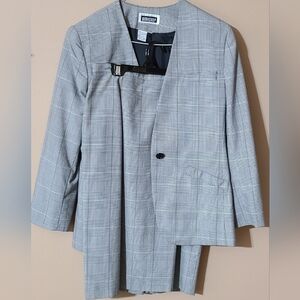 Vintage Spiegel Workshop Black and White Woman's Suit Blazer & Skirt Size 10